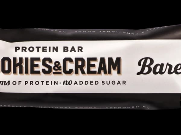 Barebells Cookies and Cream protein bar
